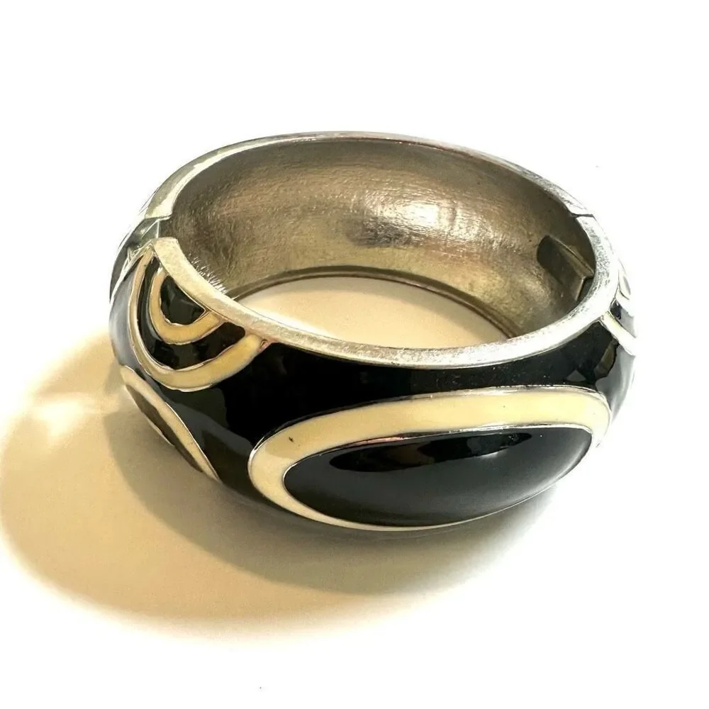 Black and cream enamel hinged bangle bracelet